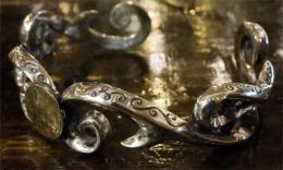 16B-BR-EG002 : EAGLE BANGLE