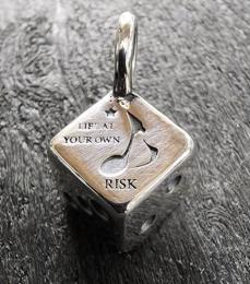 24NT-RISK001S : RISKxgalcia / PENDANT / DICE