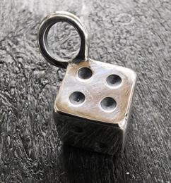24NT-RISK001S : RISKxgalcia / PENDANT / DICE