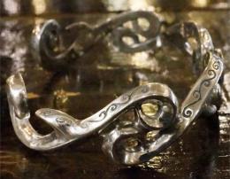 16B-BR-EG002 : EAGLE BANGLE