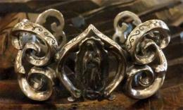 16B-BR-NJ001 : BANGLE / NAJA & MARIA