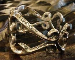 16B-BR-NJ001 : BANGLE / NAJA & MARIA