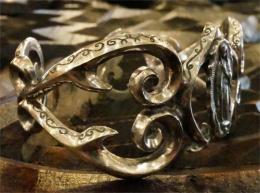 16B-BR-NJ001 : BANGLE / NAJA & MARIA