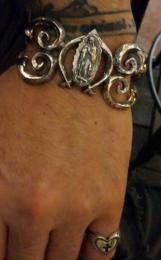 16B-BR-NJ001 : BANGLE / NAJA & MARIA