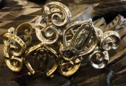 16B-BR-NJ001 : BANGLE / NAJA & MARIA